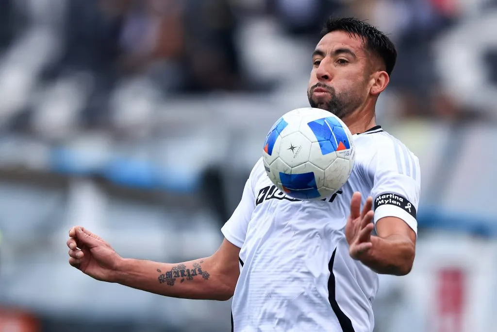 Mauricio Isla está a pocos meses de terminar su contrato con Colo Colo. | Foto: Photosport.
