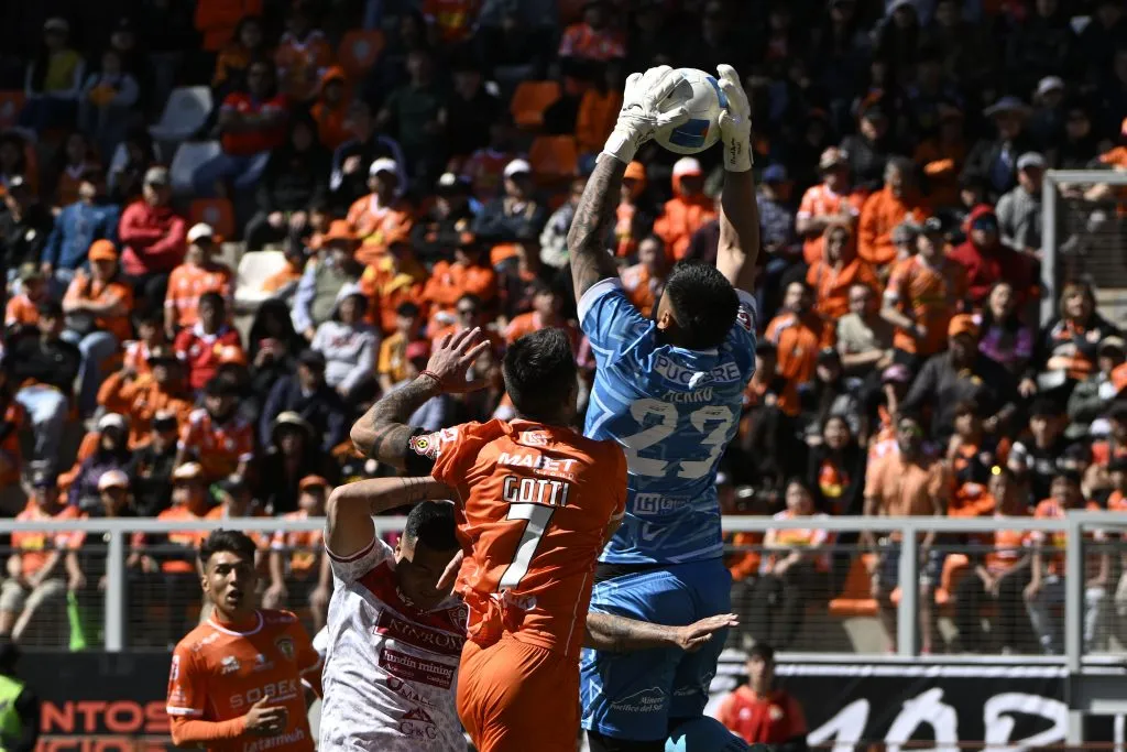 Julio Fierro en acción ante Cobreloa por el León de Atacama. (Pedro Tapia/Photosport).