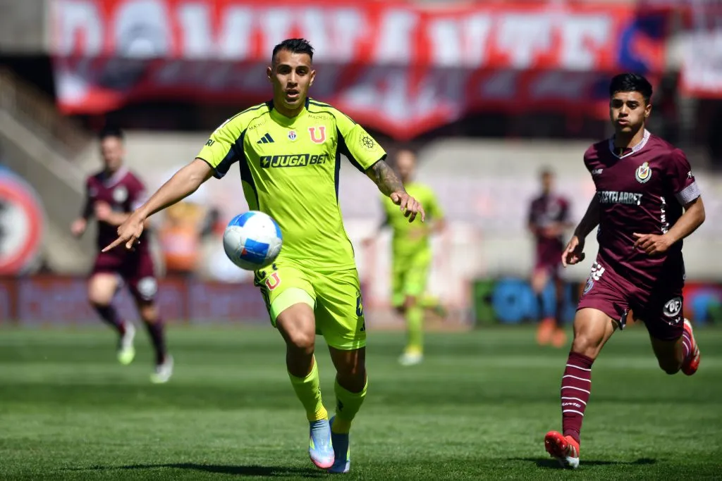 Rodrigo Contreras ha estado lejos de ser un aporte goleador en Universidad de Chile. | Foto: Photosport.