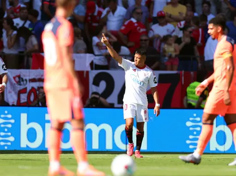 ¡Clase! Alexis se hace gigante en Sevilla y le marca un gol a Barcelona