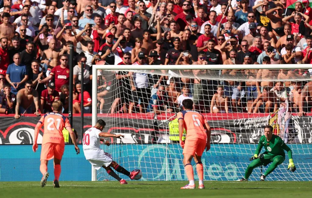 Gol de Alexis desde el punto penal | Photosport