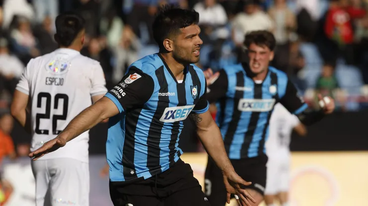 Altamirano anotó dos goles ante Audax Italiano.