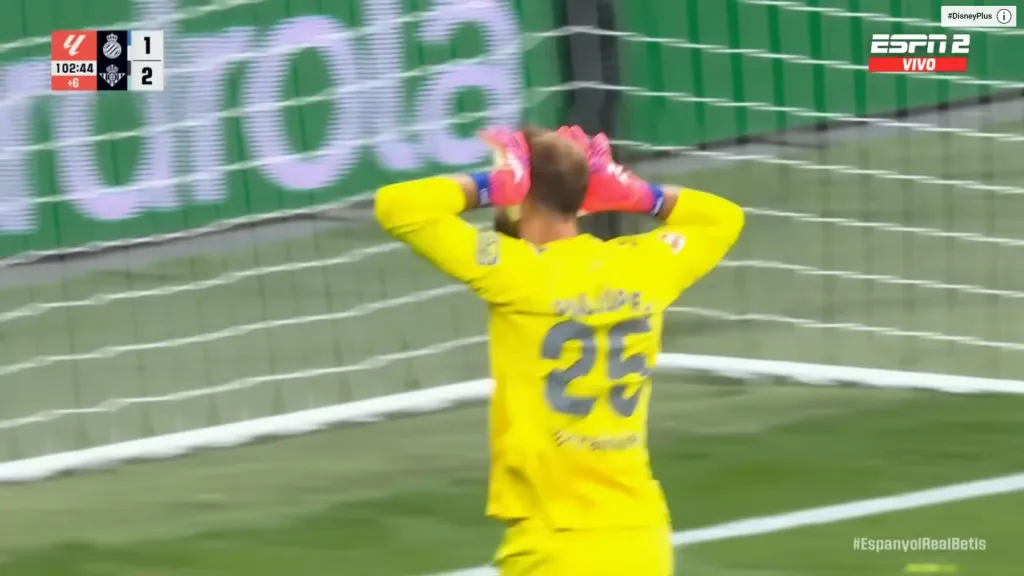 Pau López celebró así ante su ex club tras ser el héroe del Betis. (Captura ESPN).