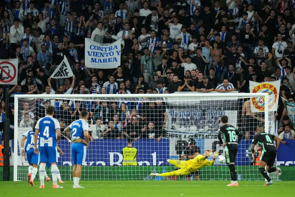 Pau López fue el héroe del Betis ante el Espanyol. (Alex Caparros/Getty Images).