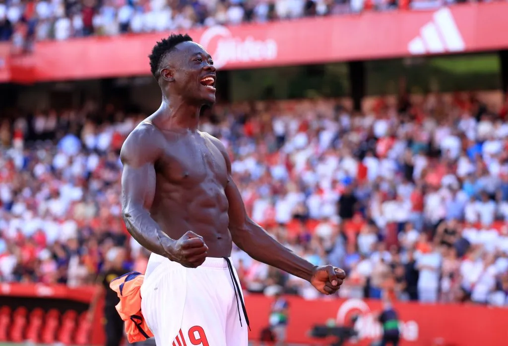 Así celebró Akor Adams su gol ante el Barcelona. (Fran Santiago/Getty Images).
