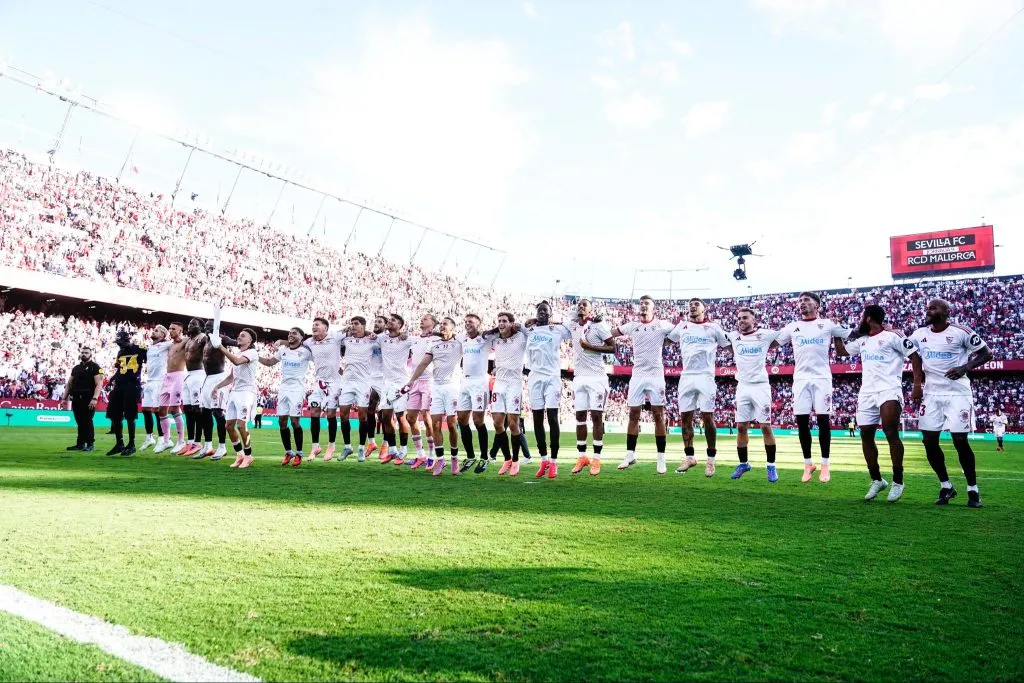 Sevilla celebró con todo su victoria ante Barcelona. Foto: Sevilla