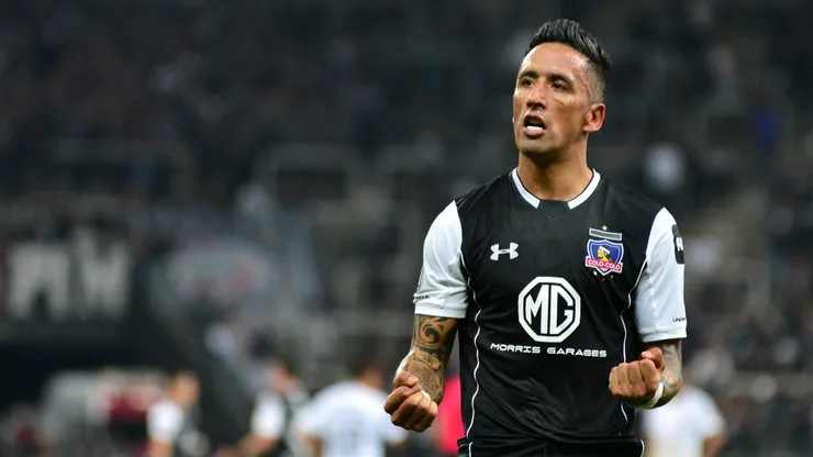 Lucas Barrios debuta en la banca.