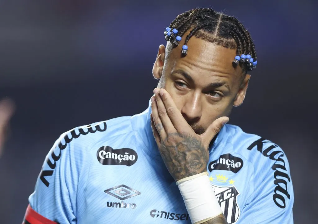 Neymar y el Santos está en un complejo momento en el Brasileirao/Getty Images)