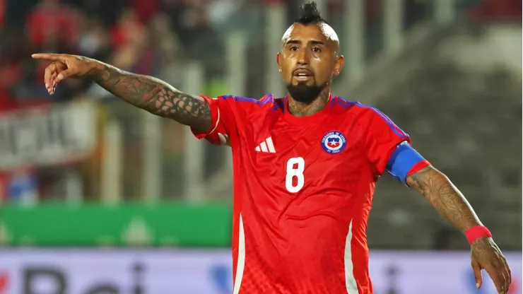 Arturo Vidal vuelve a recibir críticas por dichos contra Córdova y Pellegrini.
