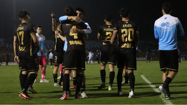 Arde la Primera B con el descenso.