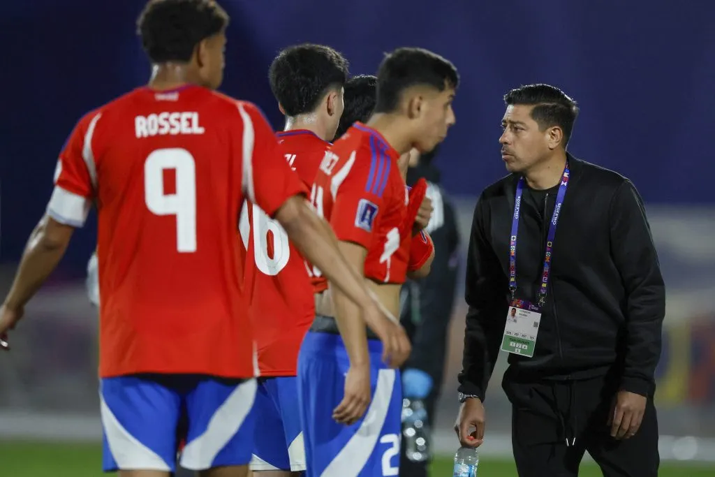 Nicolás Córdova tuvo un fuerte cruce con sus dirigidos en la selección chilena Sub 20 tras la derrota ante Egipto. | Foto: Photosport.