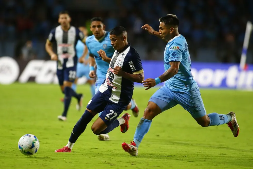 Kevin Quevedo en acción ante Deportes Iquique en la Copa Libertadores 2025. (Alex Diaz/Photosport).
