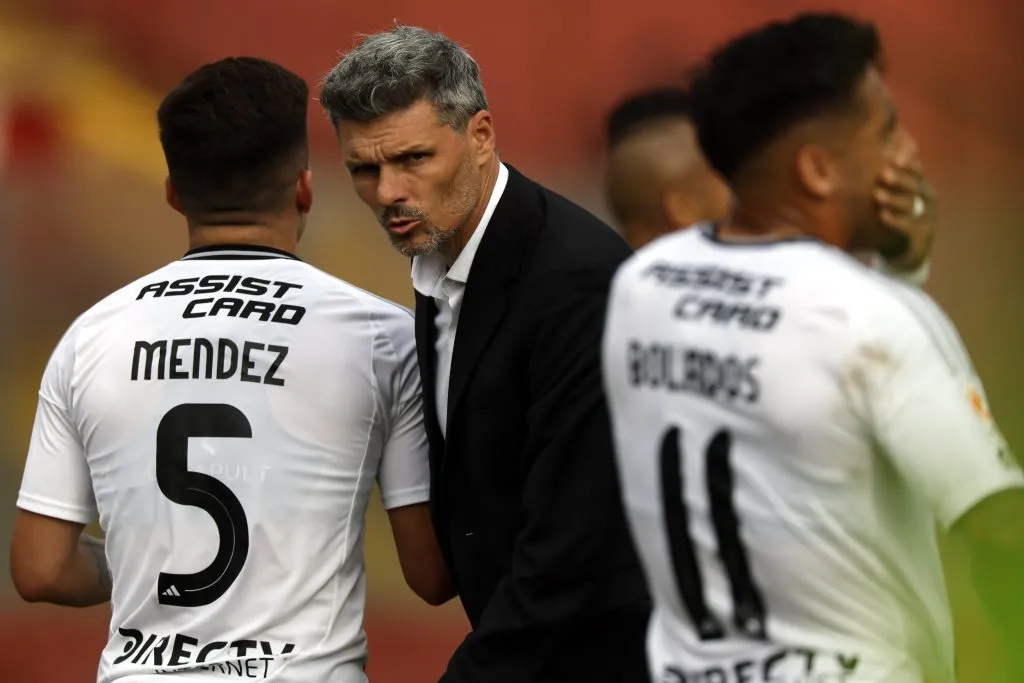 Fernando Ortiz sorprende con su formación en Colo Colo para el amistoso con Puerto Montt. Foto: Photosport.