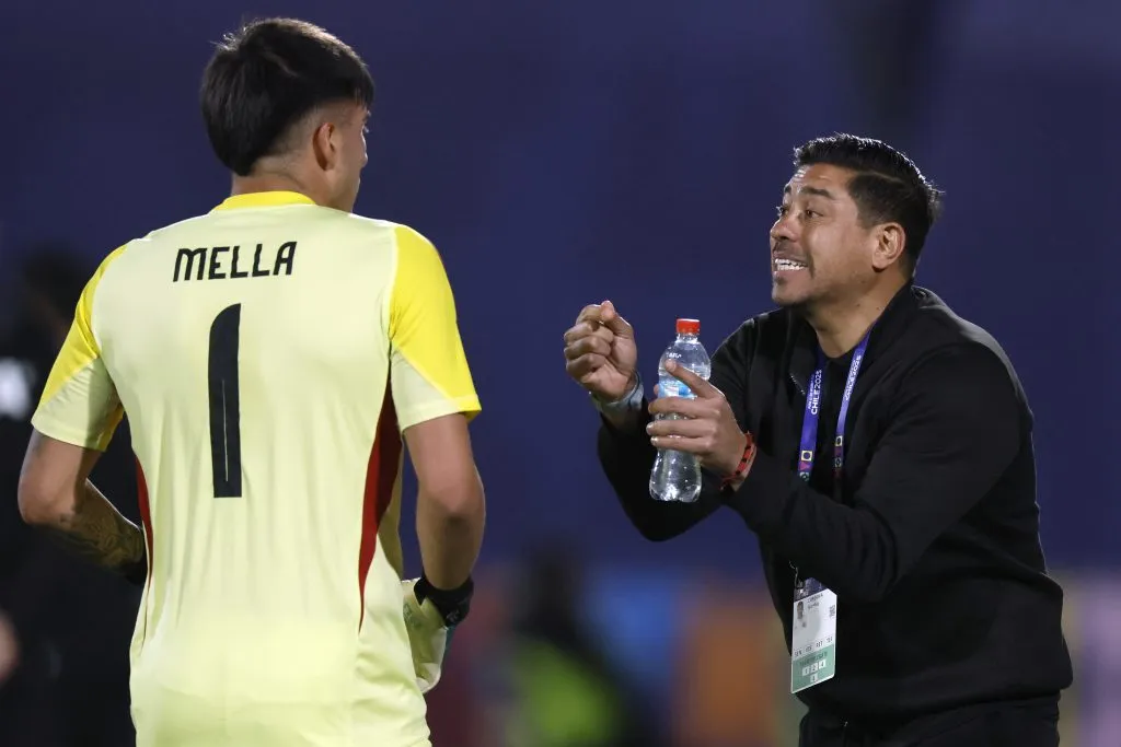 Nicolás Córdova apostó por Sebastián Mella cuando había dado la confianza a Ignacio Sáez en el Sudamericano. (Andres Pina/Photosport).