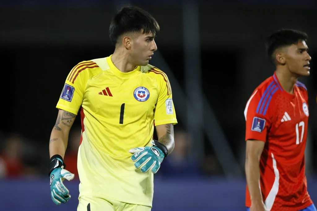Sebastián Mella dejó una tapada que enfervorizó a la gente en el Nacional. (Andres Pina/Photosport).