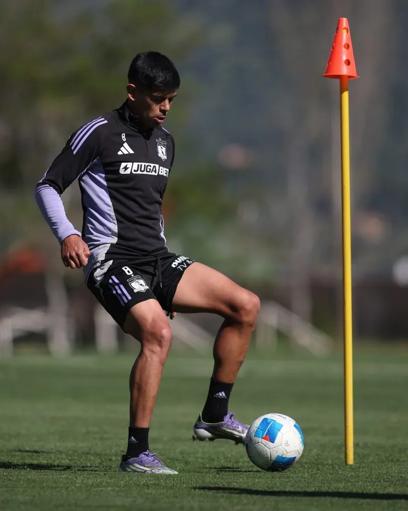 Esteban Pavez no está en los planes de Fernando Ortiz. Foto: Colo Colo