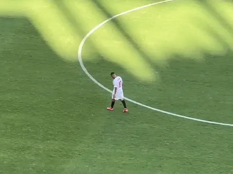 Particular celebración solitaria: Sevilla aún flipa con Alexis ante Barça