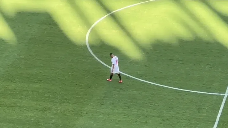 El momento solitario de Alexis tras la goleada de Sevilla ante Barcelona.