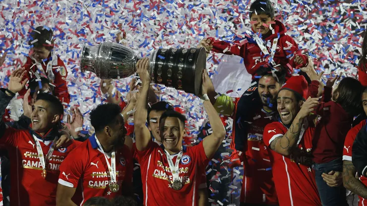 Fue campeón con Chile en 2015.