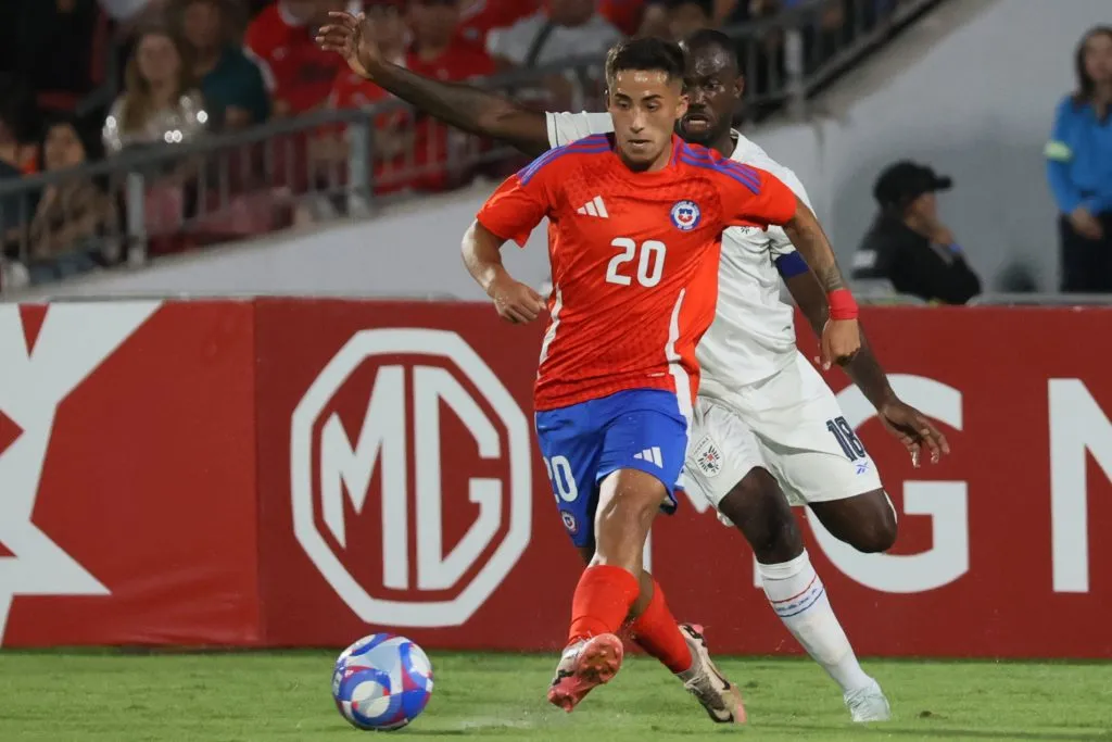 Lucas Assadi podría quedar fuera del amistoso ante Perú. Foto: Dragomir Yankovic/Photosport