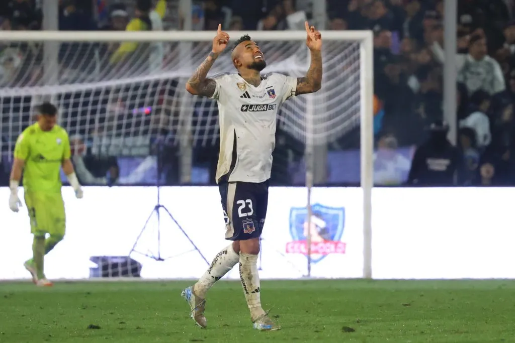 Vidal regresó el 2024 a los albos tras su salida de Athletico Paranaense/Photosport