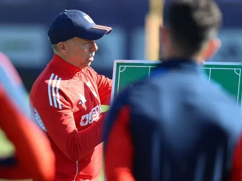 La extraña formación de la U vs Palestino