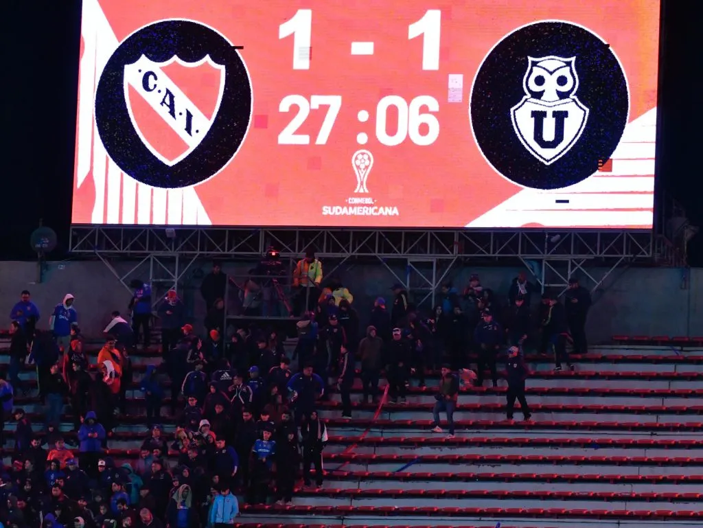 El estadio Libertadores de América tuvo una jornada de barbarie que recorrió el mundo. (Fotobaires/Photosport).