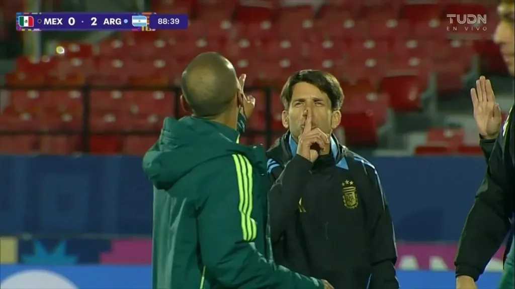 Diego Placente protagonizó fuerte cruce con el cuerpo técnico de México