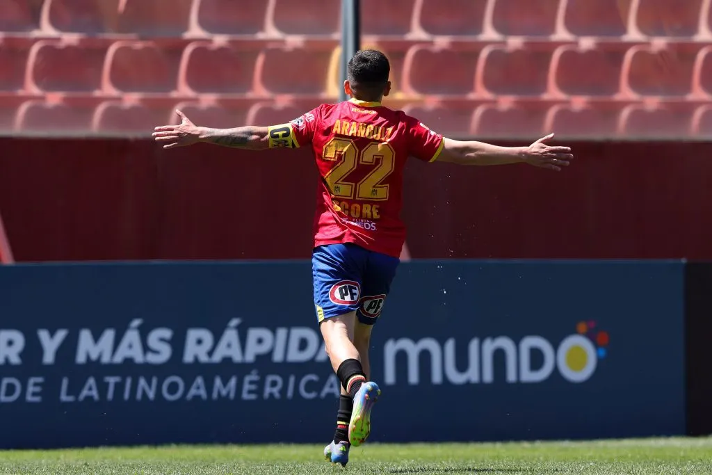 Así celebró Pablo Aránguiz su golazo a Huachipato. (Felipe Zanca/Photosport).