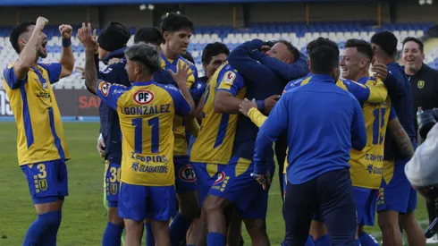 U de Conce manda en la Primera B.