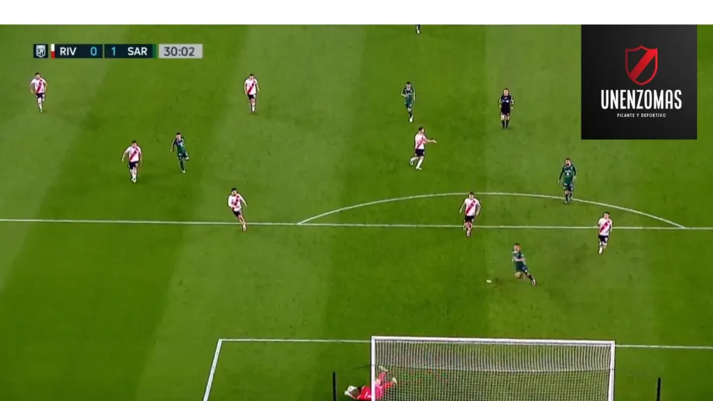 El grosero error de Armani ante Sarmiento de Junín. (Captura ESPN).