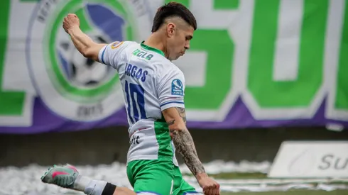 Este enganche anotó un tiro libre desde un lugar casi imposible. Aunque lo ayudó el arquero.