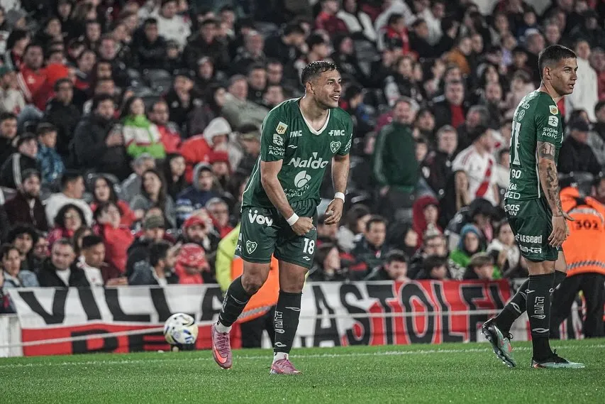 Iván Morales le dio el triunfo a Sarmiento ante River Plate. Foto: Sarmiento.
