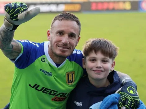 Debutó con Maradona en la selección de Argentina, tiene 45 años y brilla en Chile