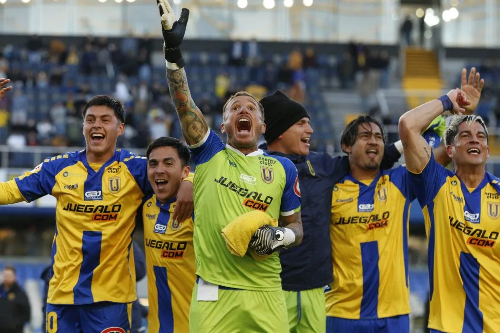 Campestrini y la U de Concepción celebran tras vencer a Curicó Unido. (MARCO VAZQUEZ/Photosport).