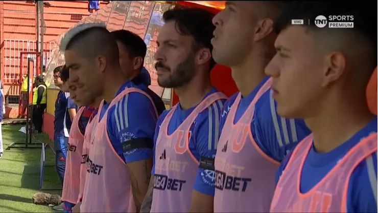 Los jugadores de la U llevan una cinta por Miguel Ángel Russo.