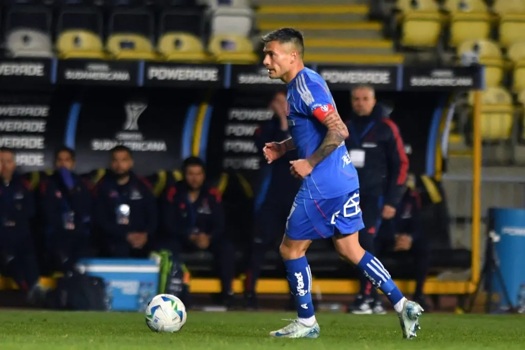 Aránguiz es un histórico de U. de Chile. Imagen: Photosport
