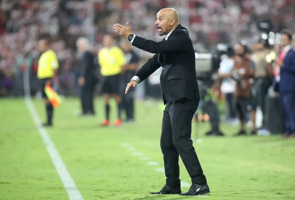 Marco Antonio Figueroa quedó muy aproblemado por la actuación del arquero de Nicaragua. (Raul Sifuentes/Getty Images).