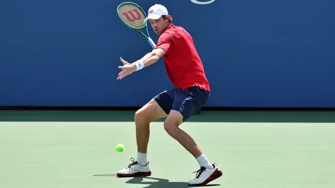 Nicolás Jarry se volvió a bajar de un torneo por lesión.