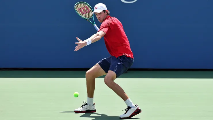 Nicolás Jarry se volvió a bajar de un torneo por lesión.