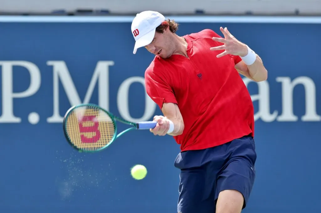 Nicolas Jarry cae en el ranking ATP tras retirarse en Almaty (Getty Images)