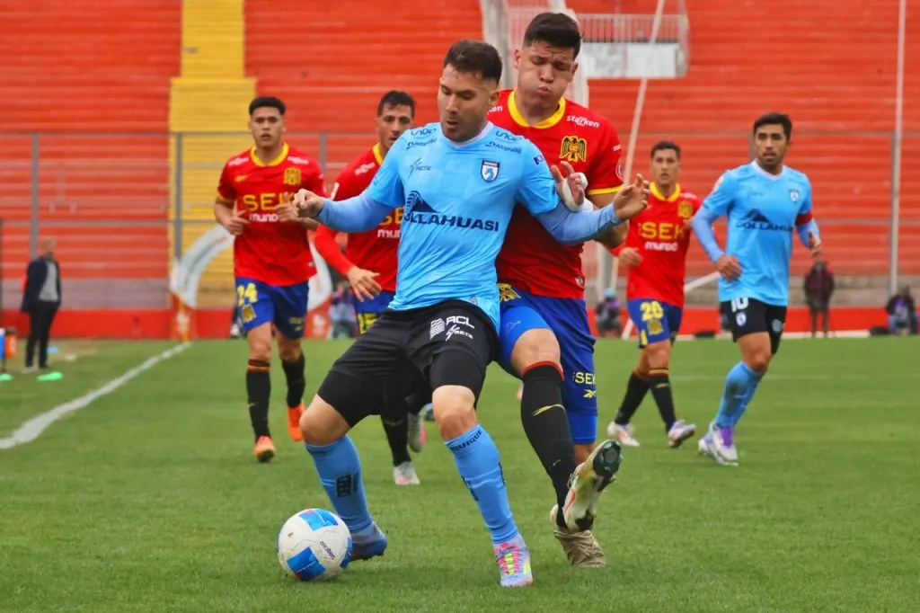 César Fuentes, víctima de agresión por parte de hinchas de Iquique (Photosport)