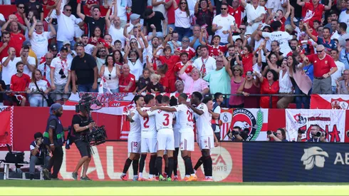 Sevilla viene de golear a Barcelona.