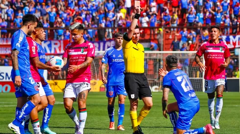 Charles Aránguiz fue expulsado en triunfo de la U ante Palestino.