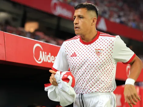 Alexis sube al columpio a periodista en Sevilla