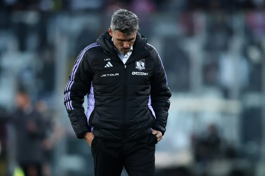 Fernando Ortiz busca soluciones para no complicarse con los minutos Sub 21. Foto: Photosport.