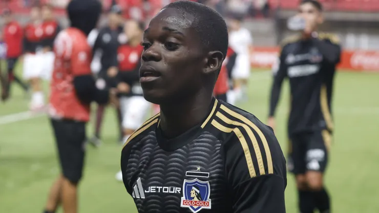 Manley Clerveaux recibió insultos racistas en Colo Colo y la FIFA no se quedó de brazos cruzados.