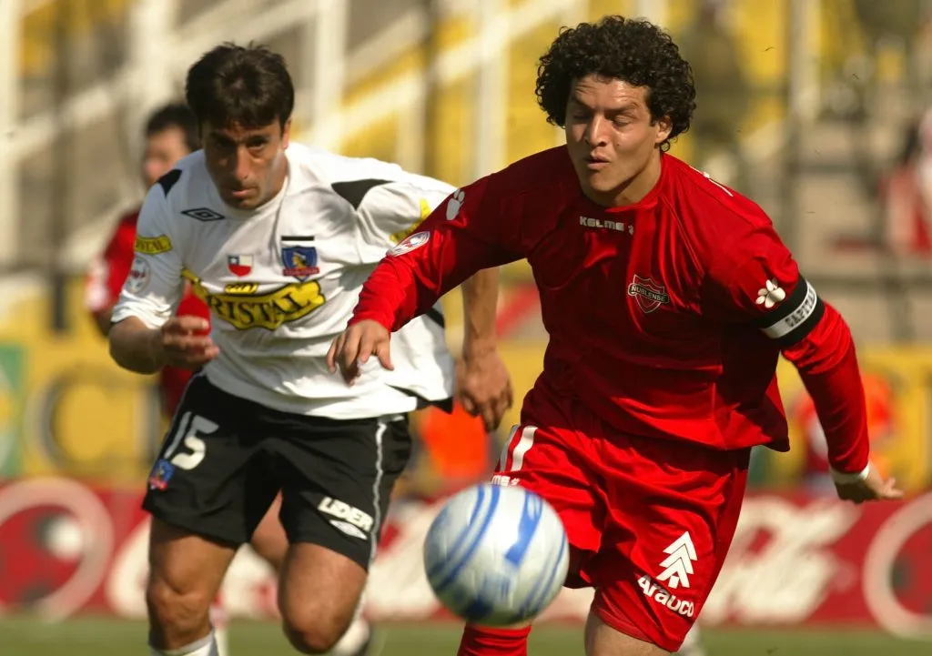 Manuel Villalobos ante Colo Colo cuando era capitán de Ñublense. (LUIS HIDALGO/PHOTOSPORT).