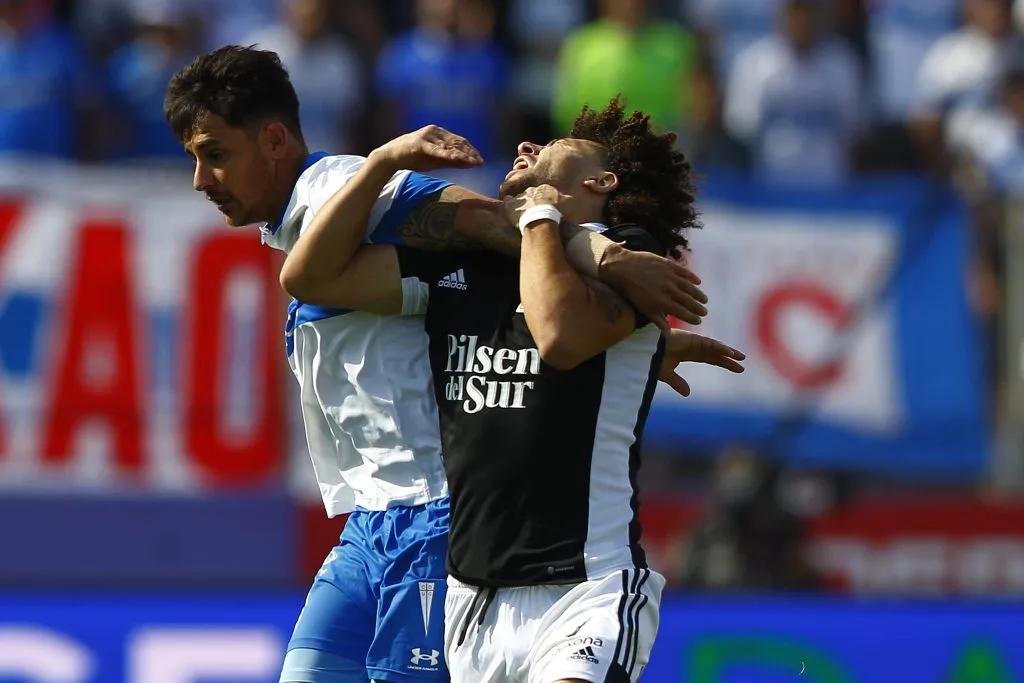 Otra imagen de un cruce interminable entre Falcón y Zampedri. (Felipe Zanca/Photosport).