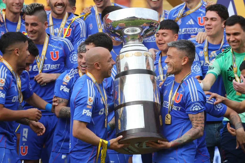 Charles Aránguiz quiere ir por más títulos en la U. Imagen: Photosport